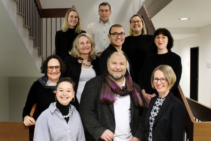 Gruppenbild mit den zehn Mitarbeiter*innen und Mitarbeitern vom Team Fachkräfte