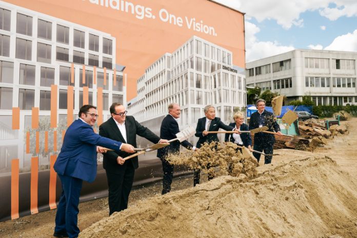 Ehrengäste beim ersten Spatenstich für die neue DMG Mori Europazentrale in der Hanauerstraße