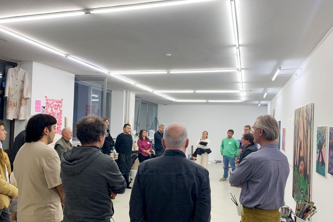 Gruppe im Atelierraum