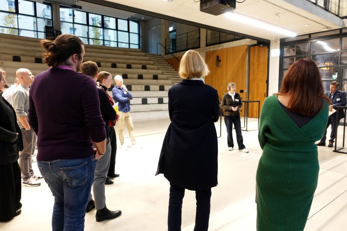 Teilnehmerinnen bei einer Veranstaltung im Colab