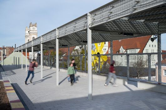 Dach-Pergola mit integrierter PV-Anlage