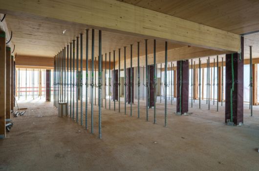 Durchstützung zur Betonage der Holz-Beton-Verbunddecke im zweiten Obergeschoss der Grundschule