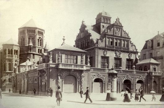 Ansicht des neuen Künstlerhause vom Lenbachplatz, dahinter Hauptsynagoge, 1900