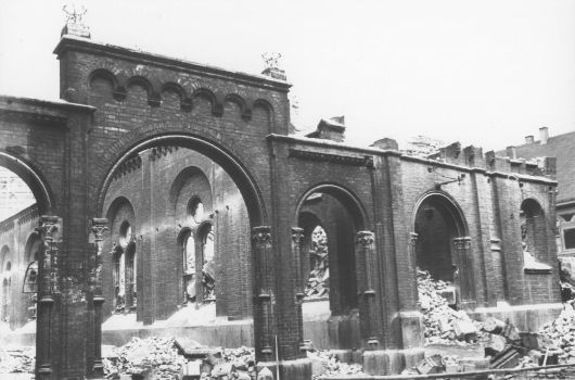 Teilabgebrochene Synagoge, Schotter zwischen dem noch stehenden Überresten, Juni 1938
