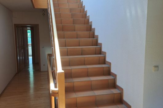 Ludwig-Ganghofer36 - OG_Treppe ins DG
