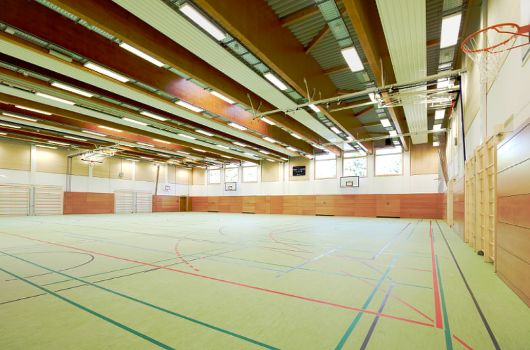 Sporthalle der Grundschule an der Baierbrunner Straße 53