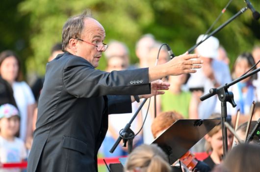 Hartmut Zöbeley, der Dirigent.