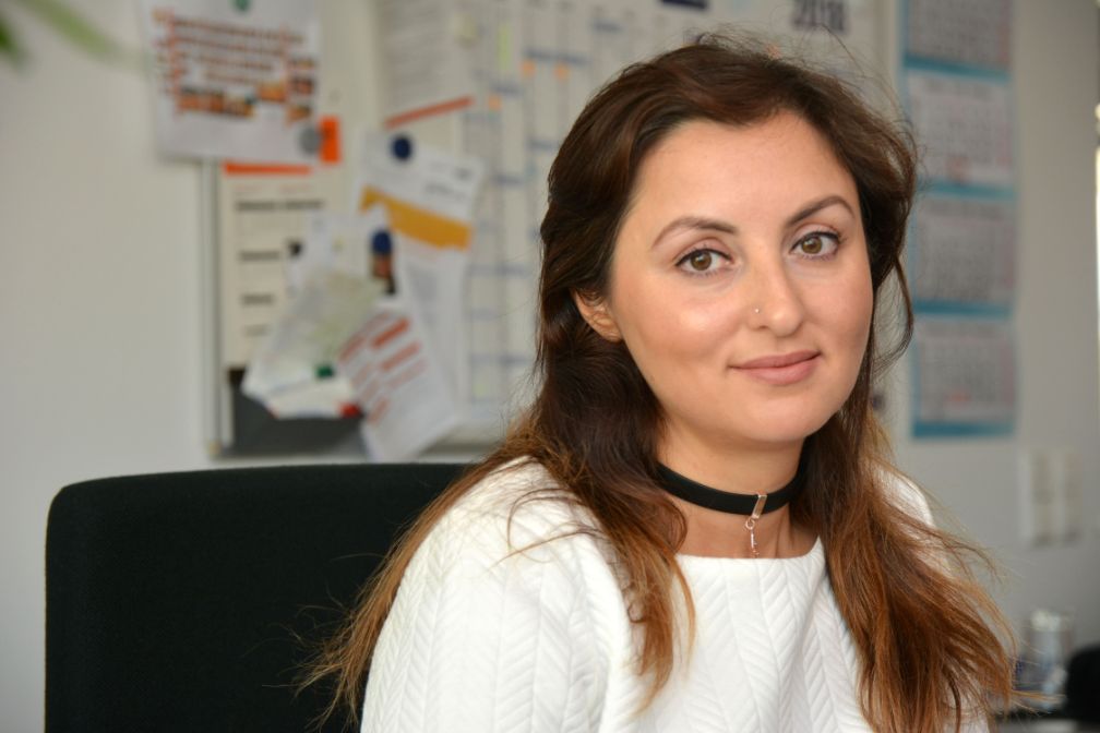 Emel Tiryaki an ihrem Arbeitsplatz im Betriebshof Ost