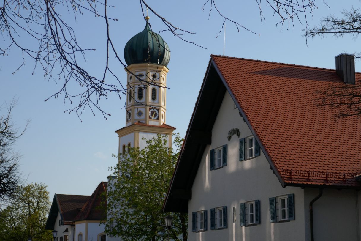 Ortskern Hadern mit Kirche St. Peter /© R.Unterberg