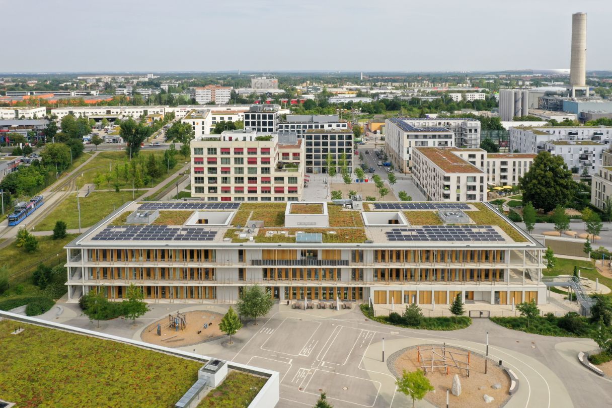 Grundschule Bauhausplatz von einer Drohne von oben fotografiert