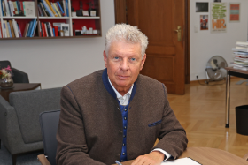 OB Reiter in seinem Amtszimmer 2022 (Foto: Michael Nagy / Presseamt)