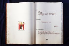 Das Bild zeigt ein Stifterbuch, worin der Name des Stiftenden und der Zweck der Stiftung geschrieben steht.