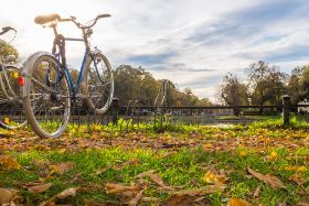 Fahrrad am Schlosskanal