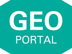 Projektmarke GeoPortal. Schriftzug GEO in groß und darunter Portal in kleinerer Schriftgröße in grüner Wabe.