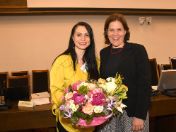Bürgermeisterin Verena Dietl gratuliert Dimitrina Lang zum erneuten Vorsitz des Münchner Migrationsbeirats
