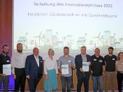 Teilnehmerinnen und Teilnehmer am Finale plus Bürgermeisterin Habenschaden am 19.7.22 im Munich Urban Colab