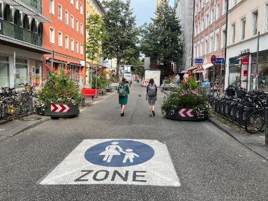 Blick in die Weißenburger Straße als Fußgängerzone