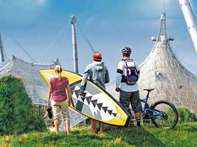 Auf dem gesamten Olympiagelände können Groß und Klein am Sonntag zahlreiche Outdoor-Sportarten kennenlernen und gleich selbst ausprobieren. Das Referat für Bildung und Sport der Stadt und die Olympiapark München GmbH laden zu dem kostenlosen Event ein. 