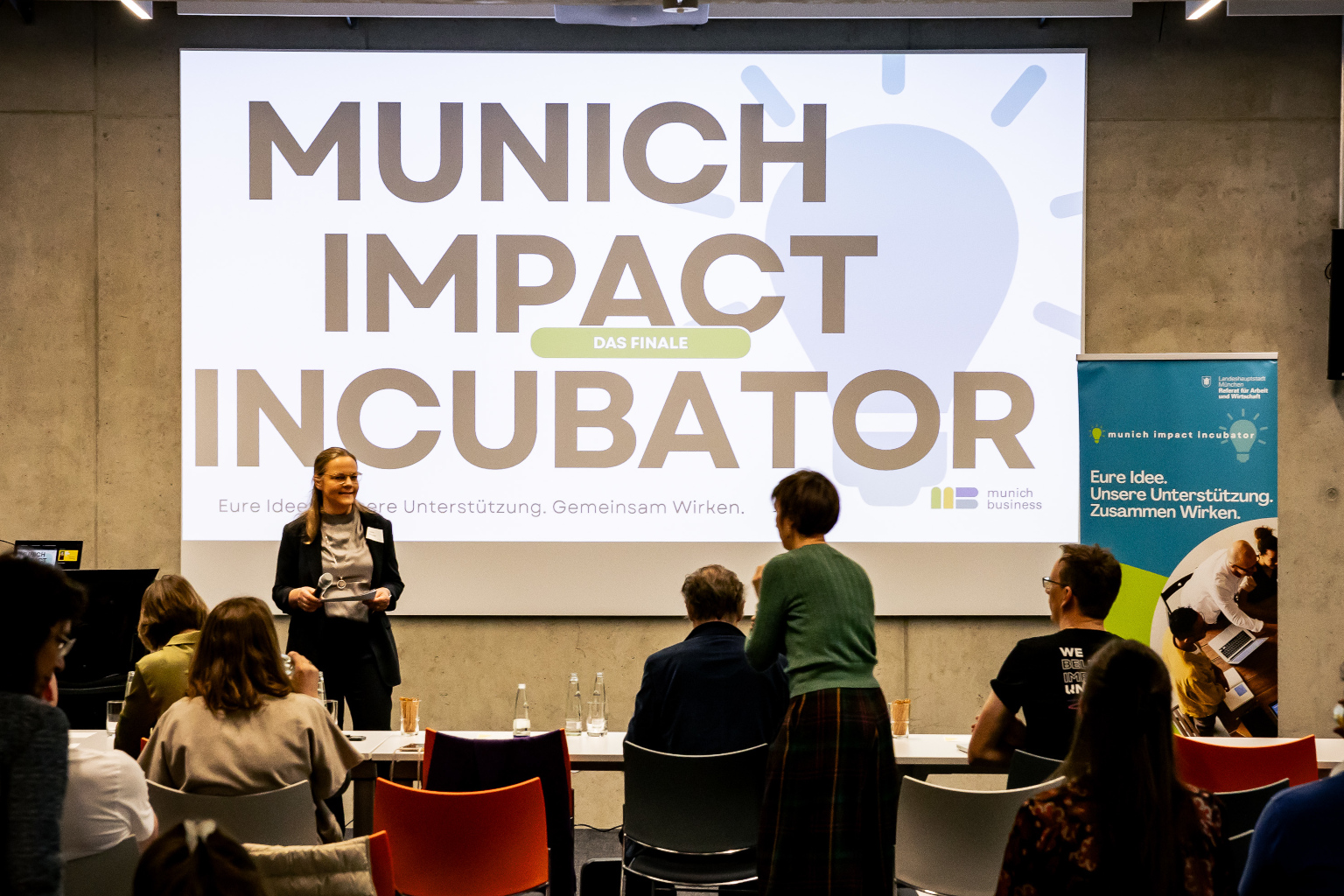 Munich Impact Incubator Logo auf Leinwand
