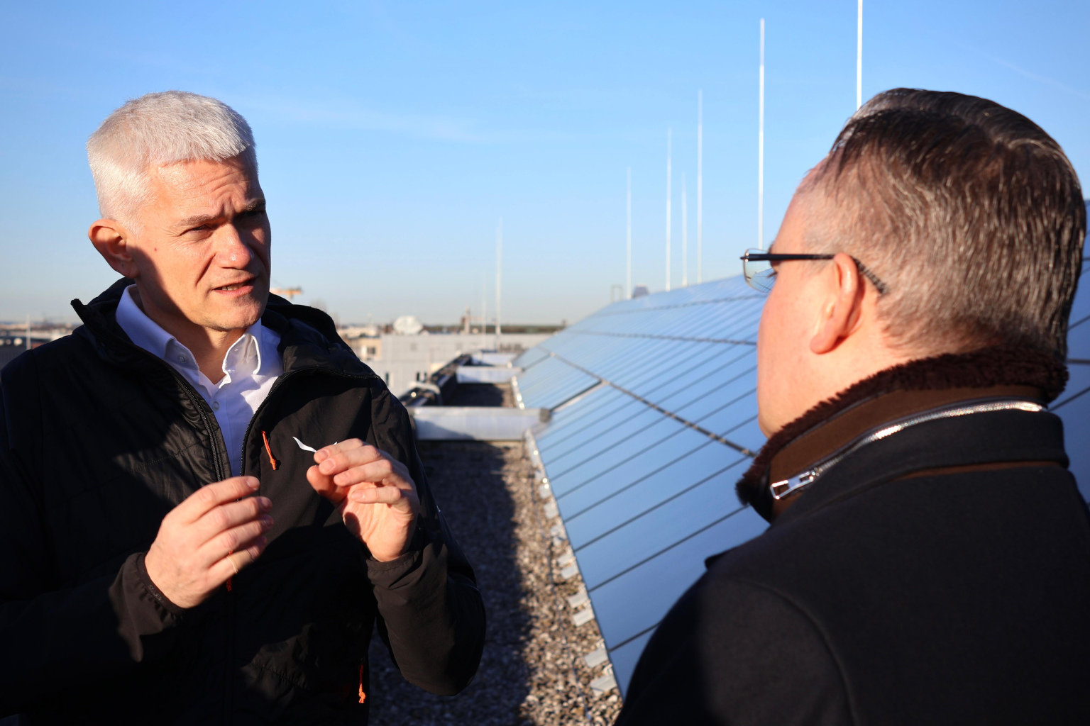 Power and Air Solutions-Vertreter und Wirtschaftsreferent C. Baumgärtner  im Großspeicher am Marsplatz