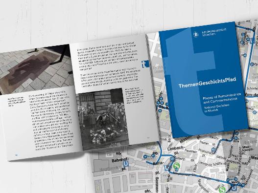 Photograph of the open brochure of the thematic history trail.