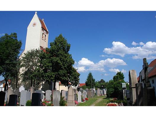 Gräber im Friedhof Allach