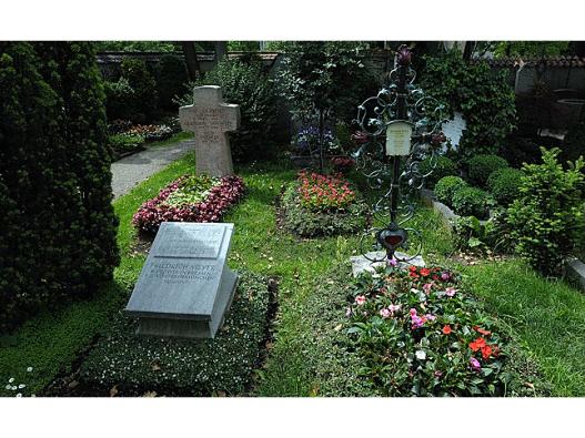 Gräber im Friedhof Bogenhausen